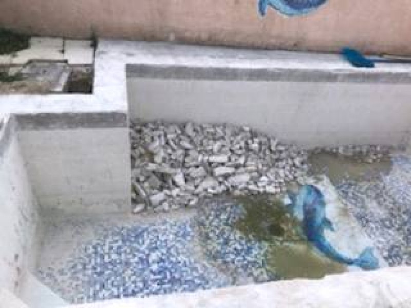 Faire rénover sa piscine en dur par un professionnel création d'escalier. banquette vers Istres et ses villes alentours