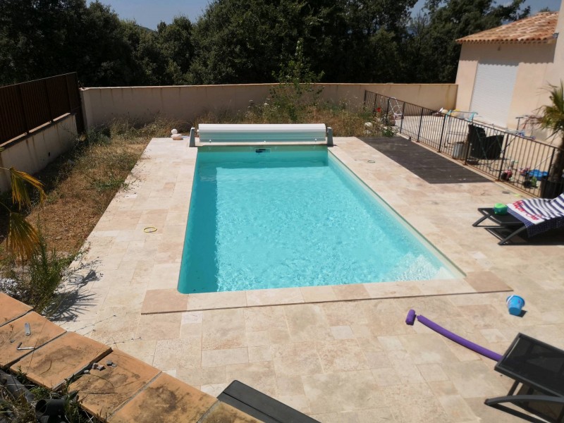 Sécurité piscine, installation d'une couverture automatique