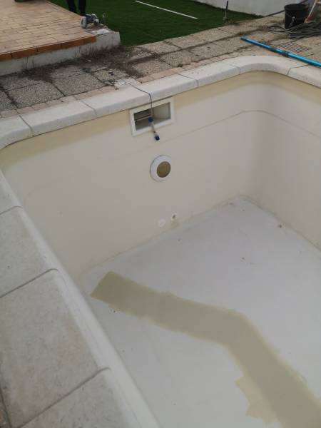 réalisation de l'étanchéité sur le coque polyester