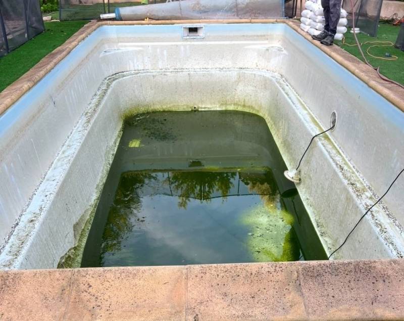 Avant rénovation complète piscine coque polyester