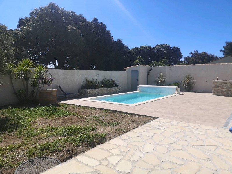 Sécurité piscine, installation d'une couverture automatique